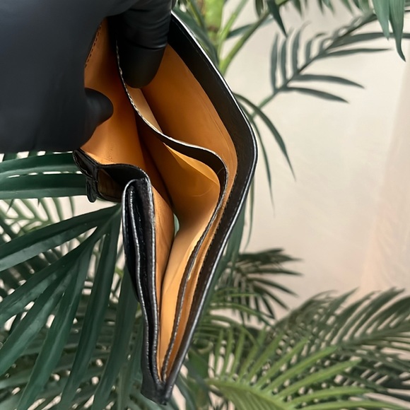 Gucci Black Authentic Crossbody Handbag Wallet - Picture 6 of 17